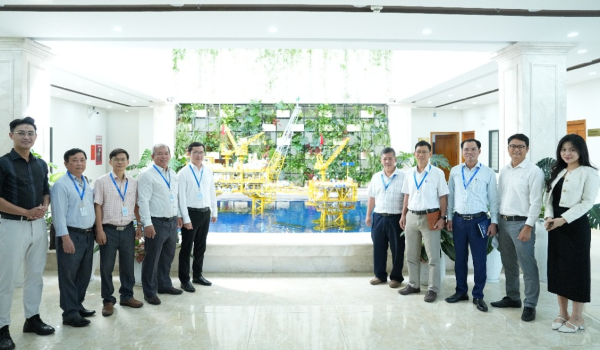 ĐOÀN CÔNG TÁC TRƯỜNG ĐẠI HỌC NHA TRANG THĂM VÀ LÀM VIỆC TẠI CÁC DOANH NGHIỆP CÔNG NGHIỆP BIỂN HÀNG ĐẦU TẠI VŨNG TÀU