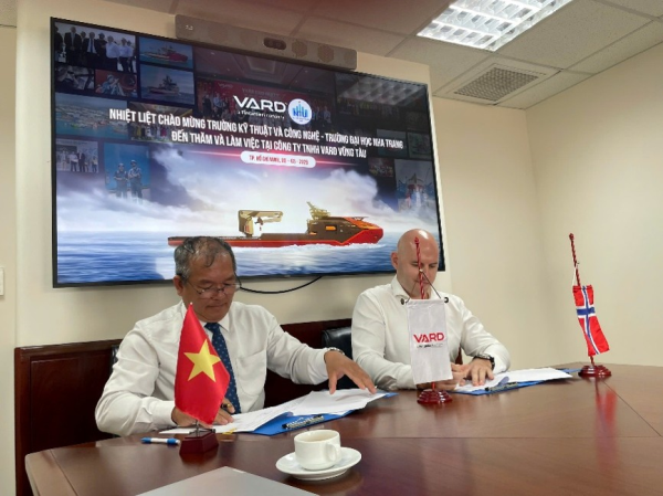 ĐOÀN CÔNG TÁC TRƯỜNG ĐẠI HỌC NHA TRANG THĂM VÀ LÀM VIỆC TẠI CÁC DOANH NGHIỆP CÔNG NGHIỆP BIỂN HÀNG ĐẦU TẠI VŨNG TÀU