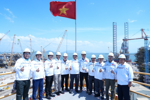 ĐOÀN CÔNG TÁC TRƯỜNG ĐẠI HỌC NHA TRANG THĂM VÀ LÀM VIỆC TẠI CÁC DOANH NGHIỆP CÔNG NGHIỆP BIỂN HÀNG ĐẦU TẠI VŨNG TÀU