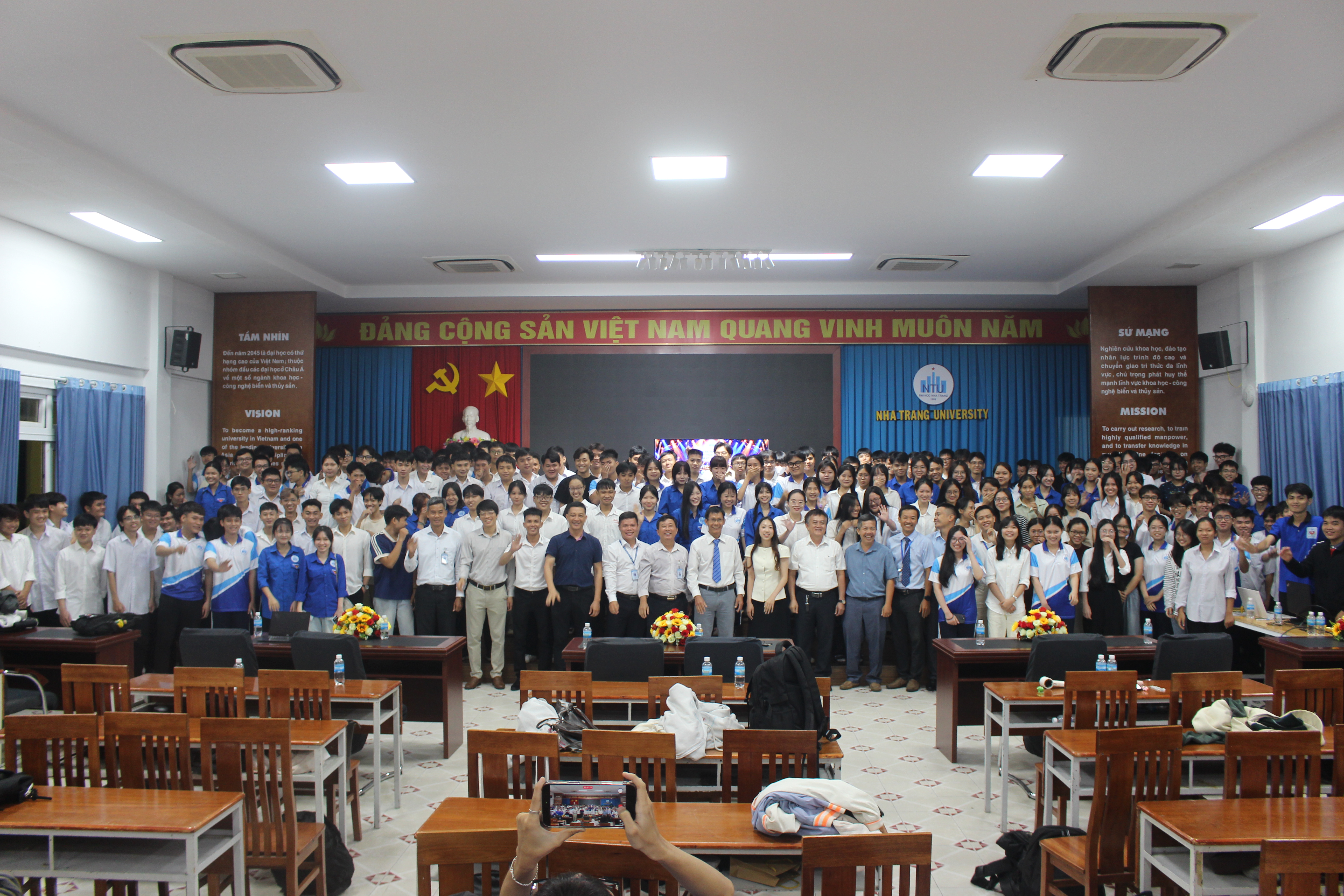 Khoa Kỹ thuật Biển –  Trường Kỹ thuật và Công nghệ - Trường Đại học Nha Trang tưng bừng tổ chức chương trình "Chào mừng Tân sinh viên Khóa 68"