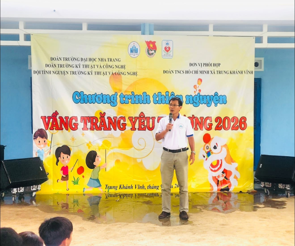 Khoa Kỹ thuật Biển tổ chức chương trình "Vầng trăng yêu thương 2026" và "Phiên chợ 0 đồng" tại huyện Khánh Vĩnh