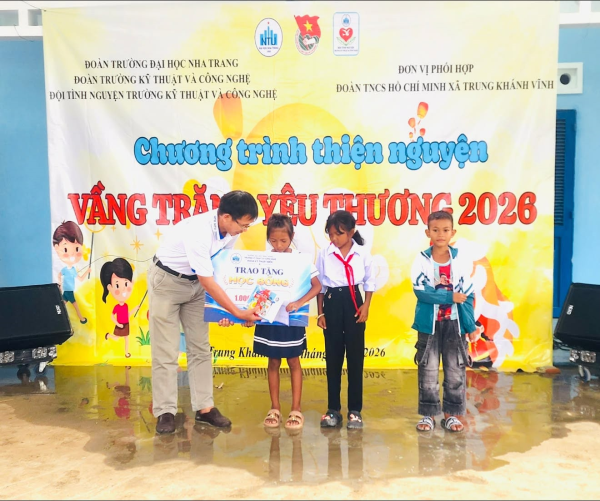 Khoa Kỹ thuật Biển tổ chức chương trình "Vầng trăng yêu thương 2026" và "Phiên chợ 0 đồng" tại huyện Khánh Vĩnh