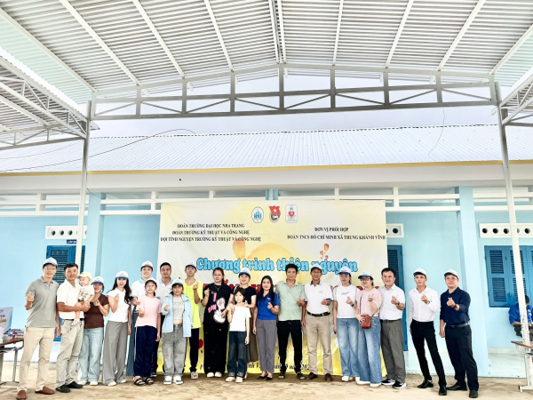 Khoa Kỹ thuật Biển tổ chức chương trình "Vầng trăng yêu thương 2026" và "Phiên chợ 0 đồng" tại huyện Khánh Vĩnh