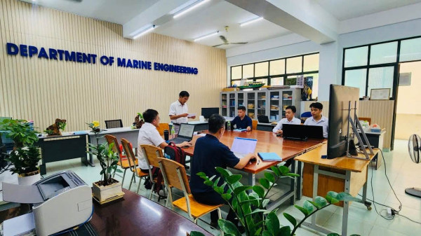 Khoa Kỹ thuật Biển tổ chức nghiệm thu đề tài Nghiên cứu khoa học sinh viên: Nghiên cứu giải thuật và viết plugin tự động vẽ mô hình hình học tàu gãy góc