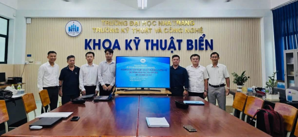 Khoa Kỹ thuật Biển tổ chức nghiệm thu đề tài Nghiên cứu khoa học sinh viên: Nghiên cứu giải thuật và viết plugin tự động vẽ mô hình hình học tàu gãy góc