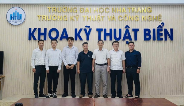 Khoa Kỹ thuật Biển tổ chức nghiệm thu đề tài Nghiên cứu khoa học sinh viên: Nghiên cứu giải thuật và viết plugin tự động vẽ mô hình hình học tàu gãy góc