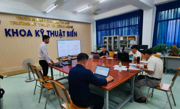 Khoa Kỹ thuật Biển tổ chức nghiệm thu đề tài Nghiên cứu khoa học sinh viên: Nghiên cứu giải thuật và viết plugin tự động vẽ mô hình hình học tàu gãy góc