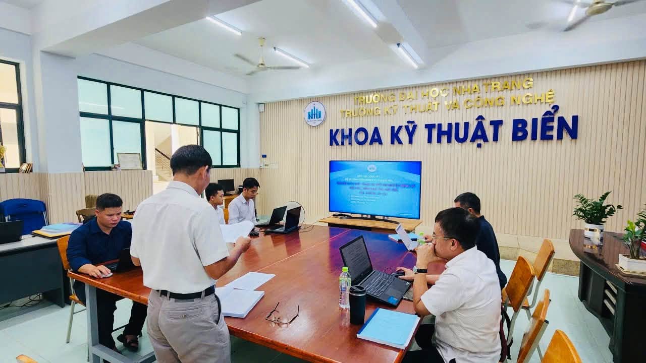 Khoa Kỹ thuật Biển tổ chức nghiệm thu đề tài Nghiên cứu khoa học sinh viên: Nghiên cứu giải thuật và viết plugin tự động vẽ mô hình hình học tàu gãy góc