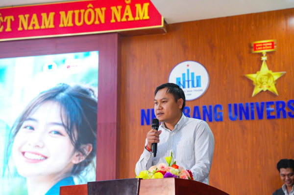 Khoa Kỹ thuật Biển chúc mừng 06 sinh viên nhận học bổng khuyến học